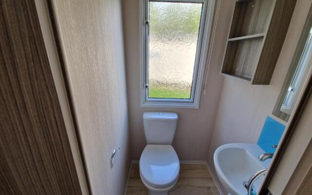 Seaside 8-person Caravan at Rockley Park