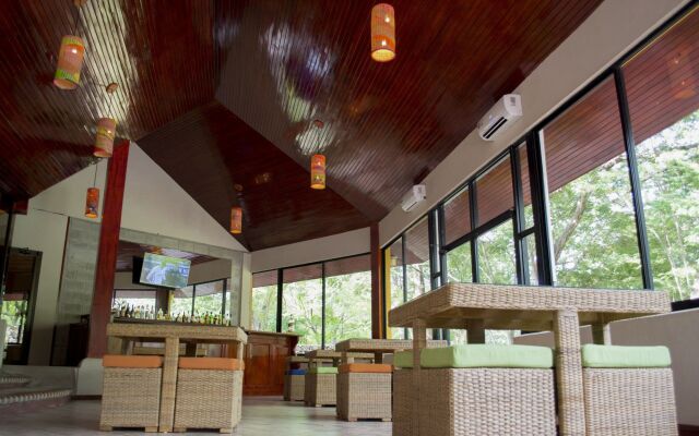 Papagayo Golden Palms Beachfront Hotel