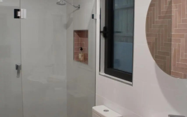 Bushland setting close to Sydney CBD- stand alone apartment