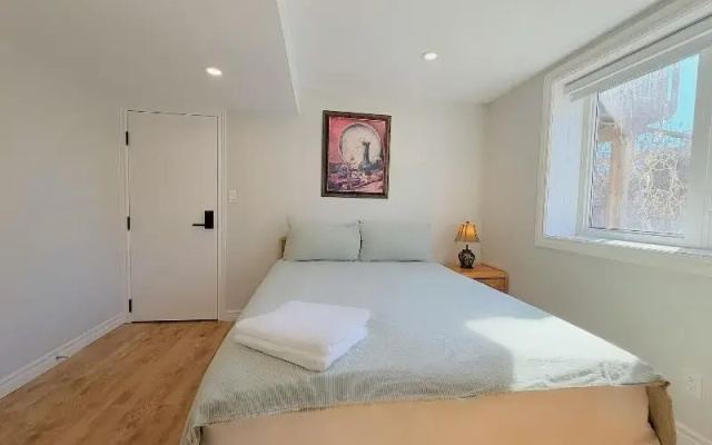 Cozy Home In Richmond Hill With Free Parking