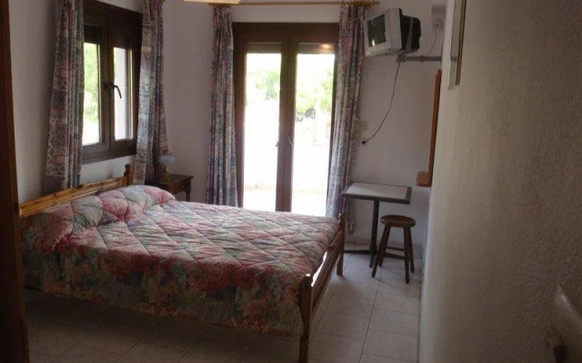 Alekos Rooms and Apartments