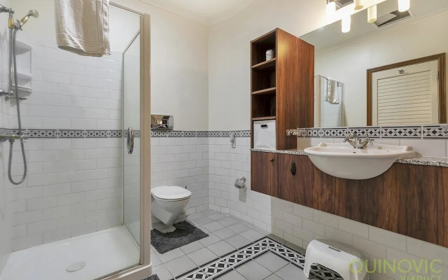 Qv Spacious Waterfront Apartment - 791