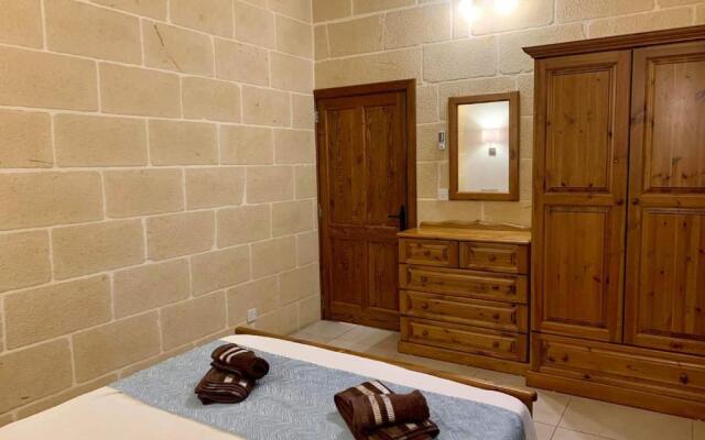 Hofra Farmhouse - 5 bedroom farmhouse with private pool available