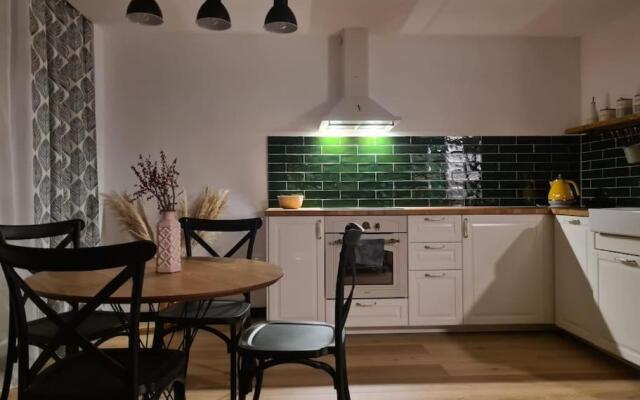 Uroczy apartament blisko centrum - 10 min do plaży