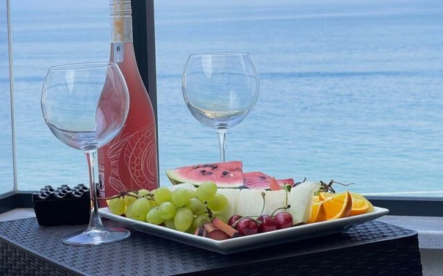 The Lavington Beach Hotel