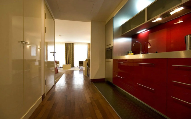 Mamaison Residence Diana