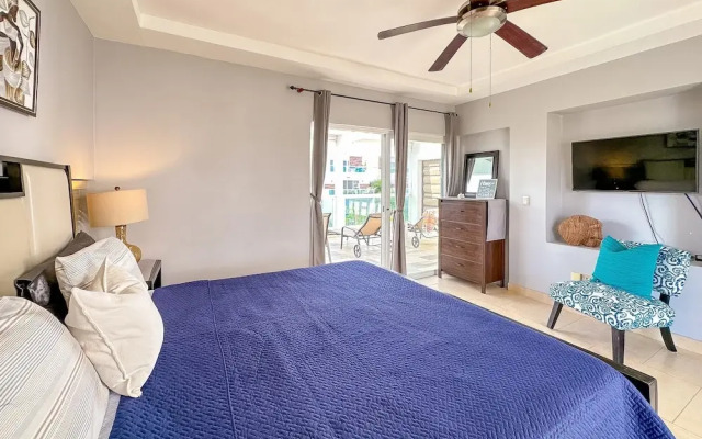 Gorgeous 1 BR PH Apartment w Jacuzzi