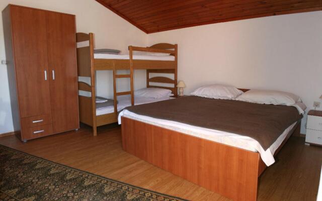 Sandy beach - afordable with parking - A4-19(4)