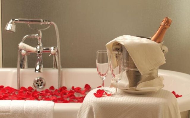 Le Petit Village Hotel & Spa