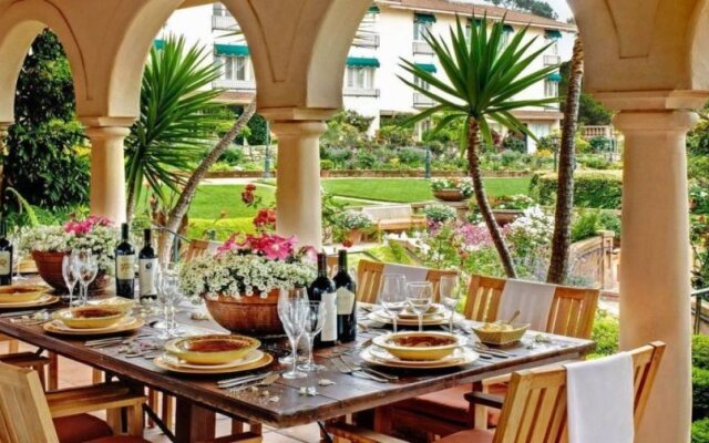 La Playa Hotel