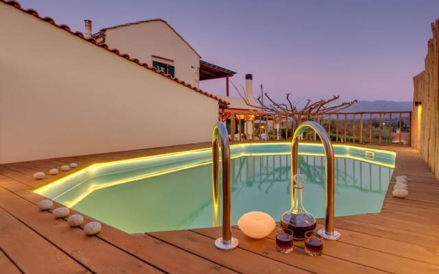 Traditional Ioannis Cottage...luxurious & Rustic With Ecological Heated Pool !!!