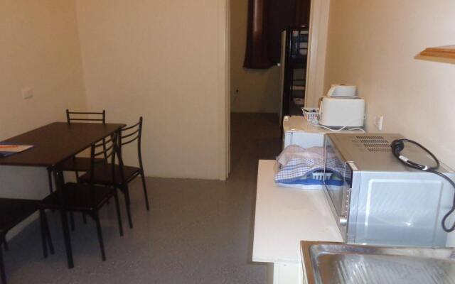 Adelaide Motel & Backpackers