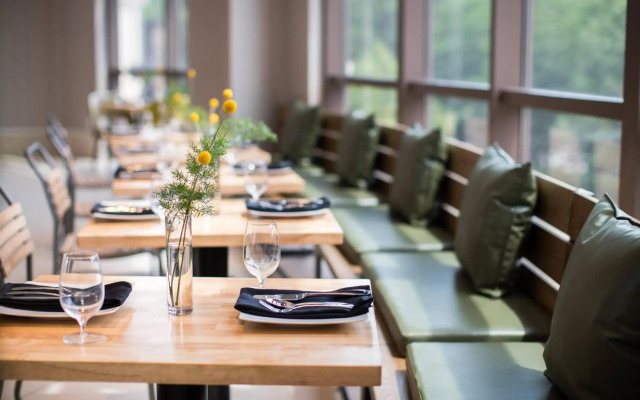 Renaissance Raleigh North Hills Hotel