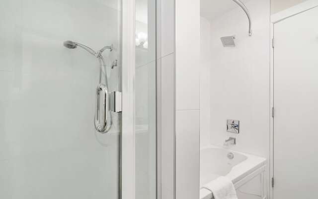Harmony Haven 2BR Lakefront Suite