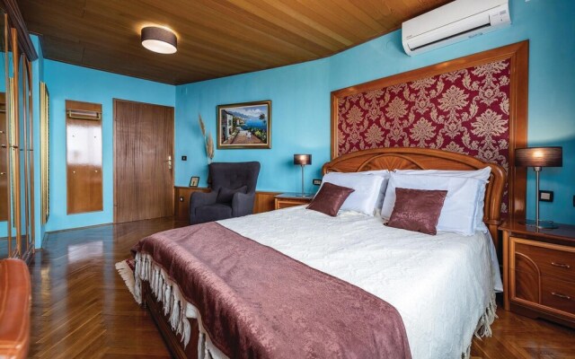 Stunning Home in Icici With Wifi and 4 Bedrooms
