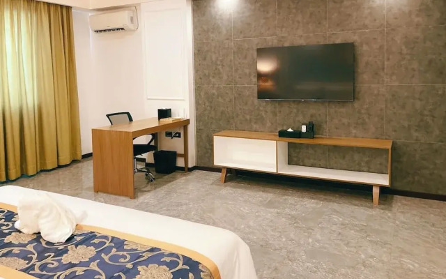 Hevea Hotel & Resort