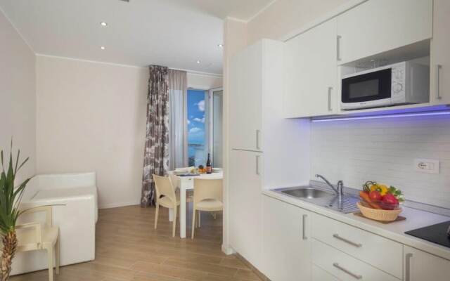 White Suite  Apartments