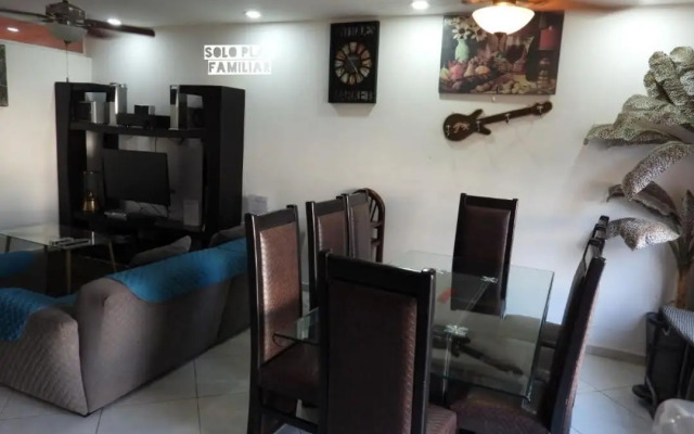 Bonita Casa en Condominio con Alberca y Acceso al Lago