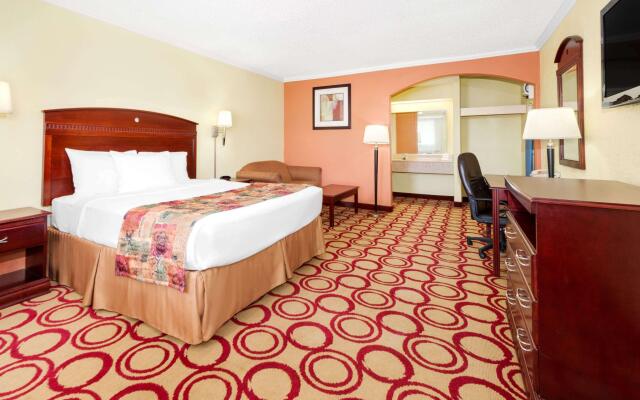 Days Inn by Wyndham Plainview