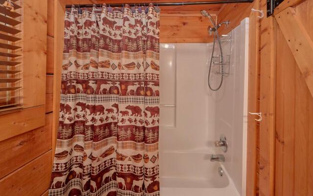 Hickory Lodge in Pigeon Forge