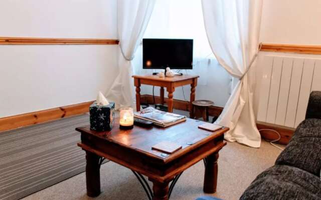 1 Bedroom Apartment Near The Old Town