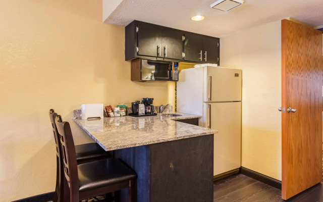 Quality Inn & Suites Mayo Clinic Area