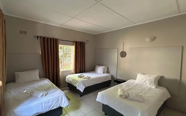 Hungwe House Victoria Falls