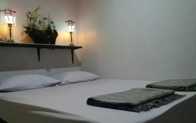 Adchara Mansion - Hostel