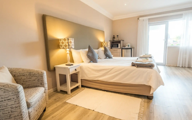 Retreat on Main Bed and Breakfast