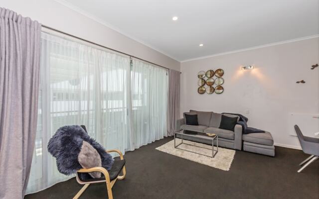 Princes Wharf 1BR Home Away From Home