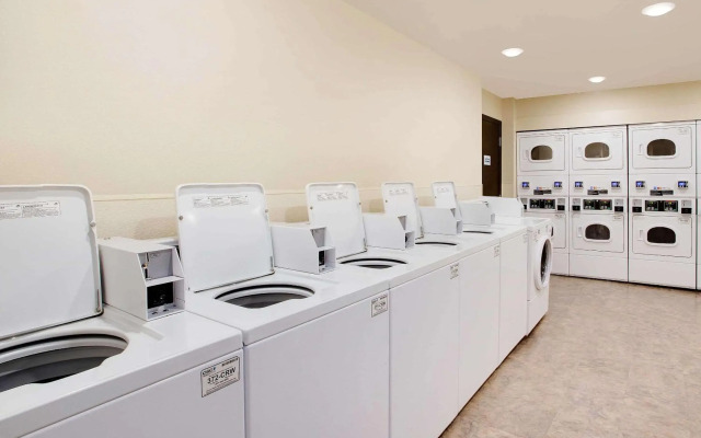WoodSpring Suites Virginia Beach