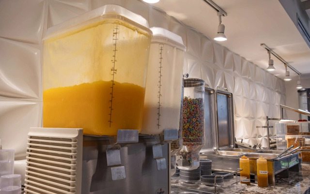 BEST WESTERN Plus Monterrey Colon