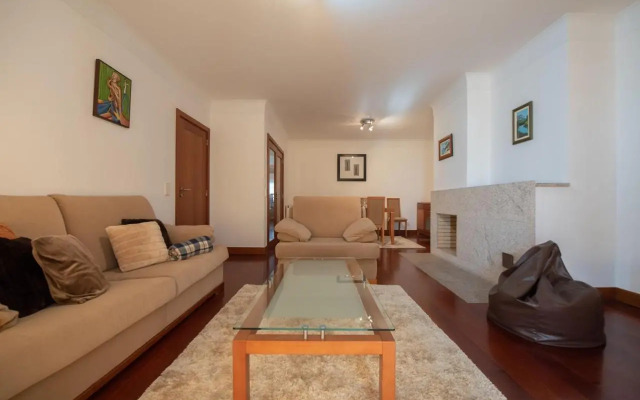 Apartament em condominio com Piscina