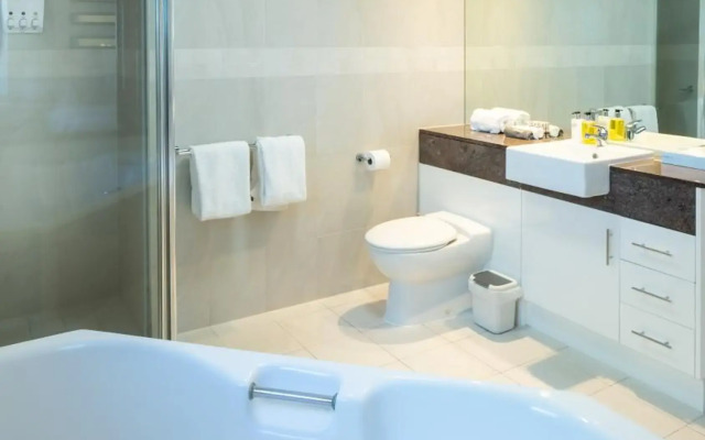 Waters Edge Apartment