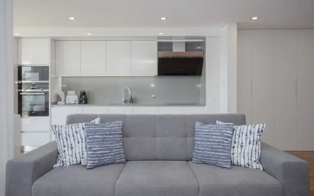 Liiiving - Luxury River View Apartment V
