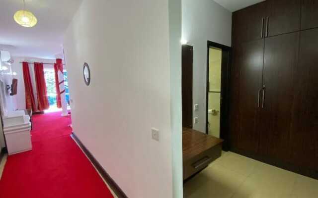 Lux Suites Hayana Palm Apartments