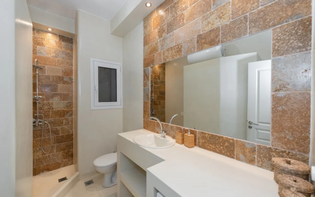 Contemporary Apartment made of Wood and Stone
