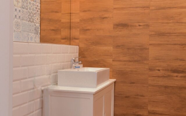 FM Deluxe 2-BDR Apartment - LOVEly
