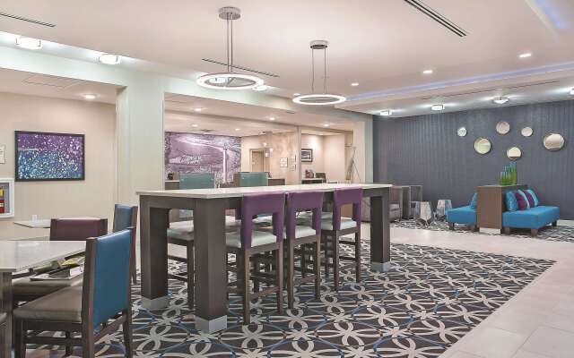 La Quinta Inn & Suites by Wyndham Chattanooga - Lookout Mtn