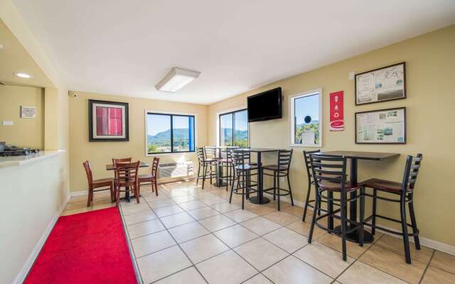 Econo Lodge Waynesville