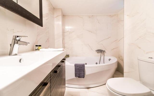 A Luxury Comfortable 2bdrm Apt in Athens