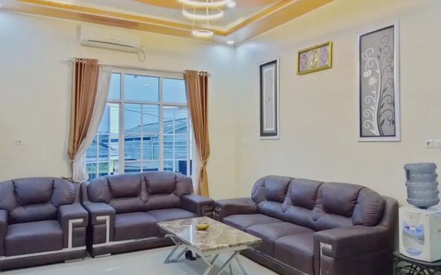 Urbanview Hotel Rifal Home Tegal