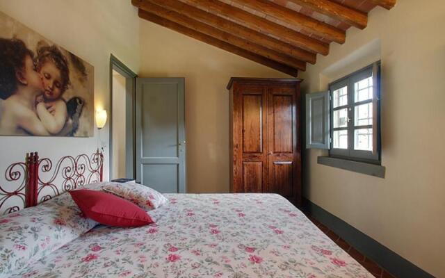 Casaglia 2 · Apartment With Shared Pool