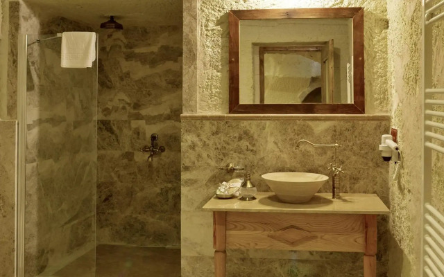 Seki Cave Suites