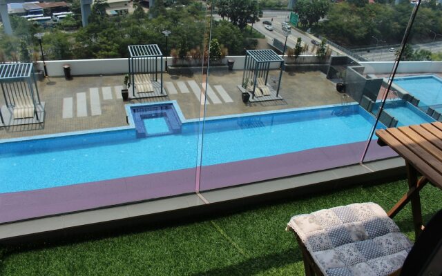 MLH Deluxe Studio Suites @ Landmark Residence