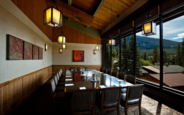 Banff Park Lodge