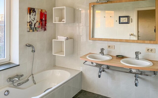 Awesome Home in Kemmel With 3 Bedrooms and Wifi