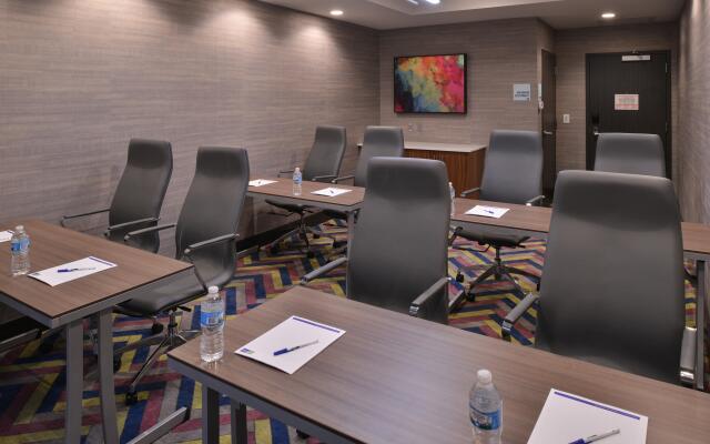 Holiday Inn Express & Suites Bryant - Benton Area by IHG