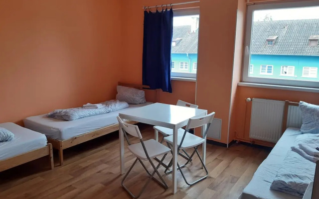 2-Rent Group Hostel Rooms&Apartments TUB19A