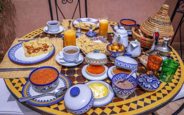 "room in Guest Room - Riad Lakouas Triple Room With Pool View"